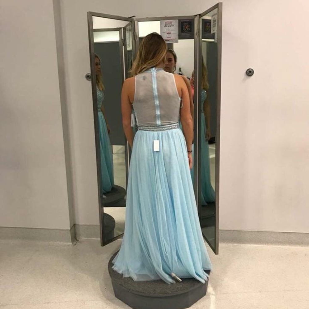 PROM DRESS - Picture 2 of 6